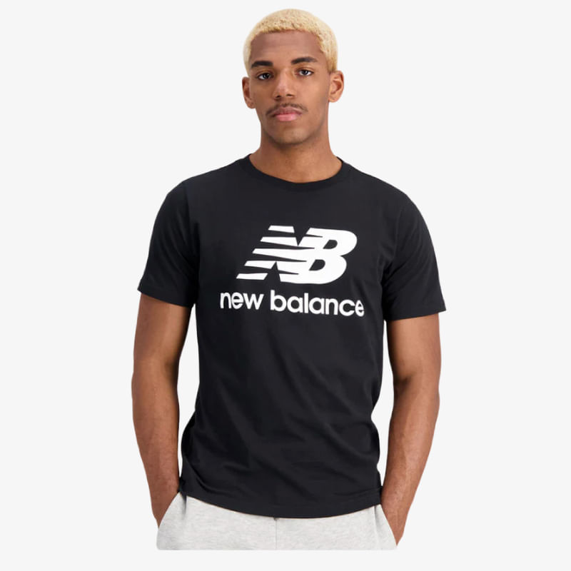MT01575-BKS21-camisetanewbalanceessentialsstackedlogotee-newbalance-hombre-2