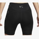 DX2946-010-LicraCortaciclismoNike-Nike-mujer-2