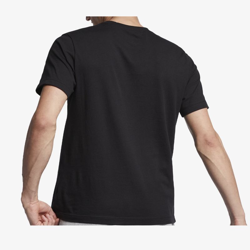 AR5006-011-Camiseta-nike-hombre-negro-blanco-estampado-2