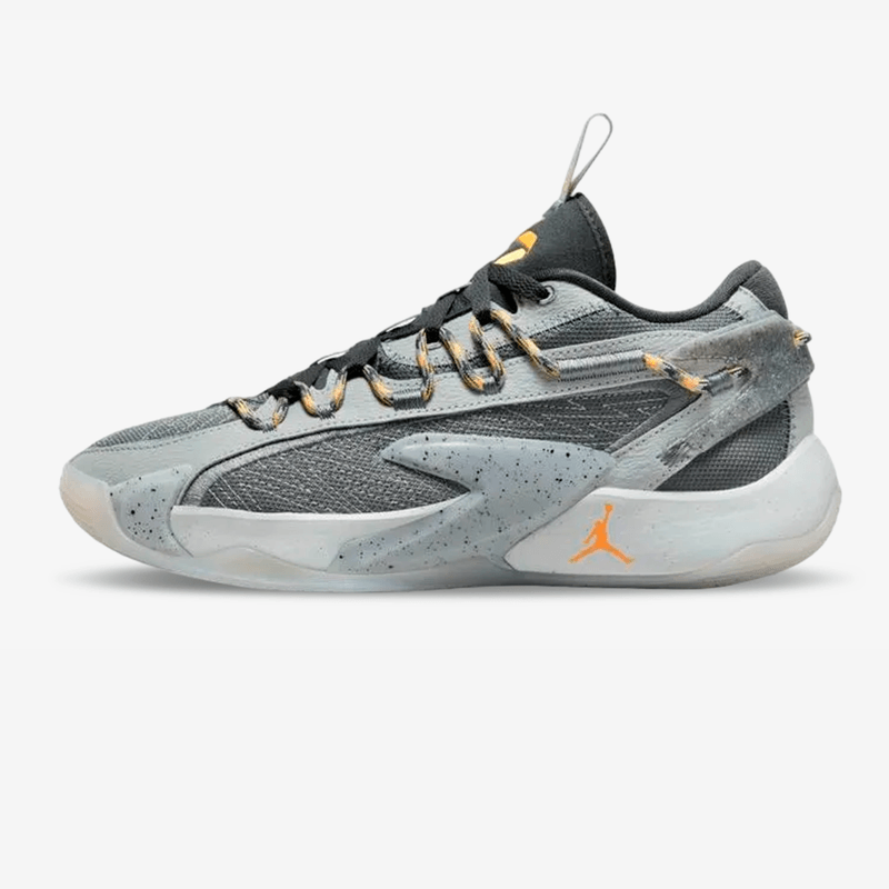 DX9013-008-Bota-Nike-Jordan-Luka-hombre-naranja-gris-2